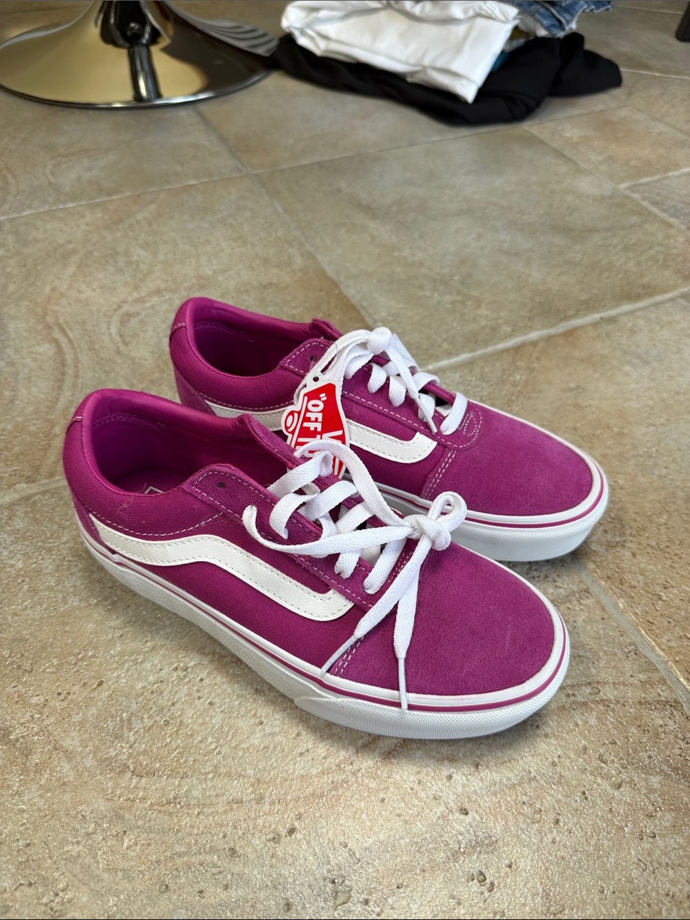 Vans women’s Old Skool Sneakers in Magenta with White Stripe